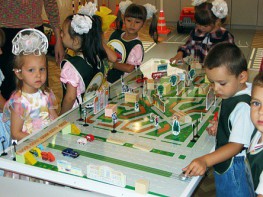 Настольно-напольная игра (магнитно-маркерный макет) "Азбука дорог" с комплектом тематических магнитов - fgospostavki.ru - Апрелевка